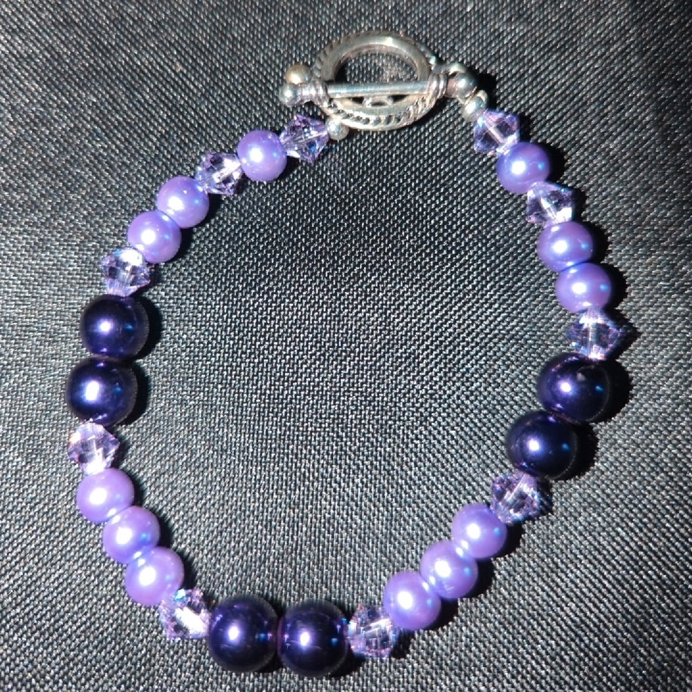 Elegant Purple and Black Beaded Bracelet - Picture 3 of 3